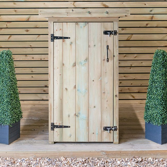 Gisburn Garden Store - Yellow Shield